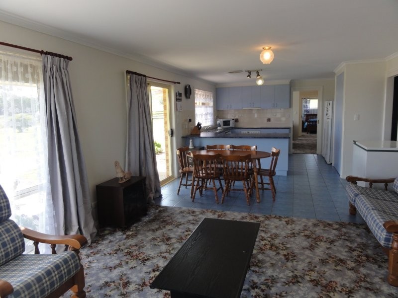 60 McKanes Rd, Welshpool VIC 3966