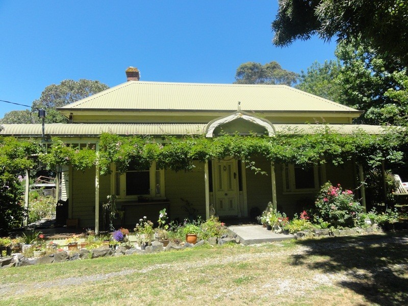 915 Falls Road, Fish Creek VIC 3959