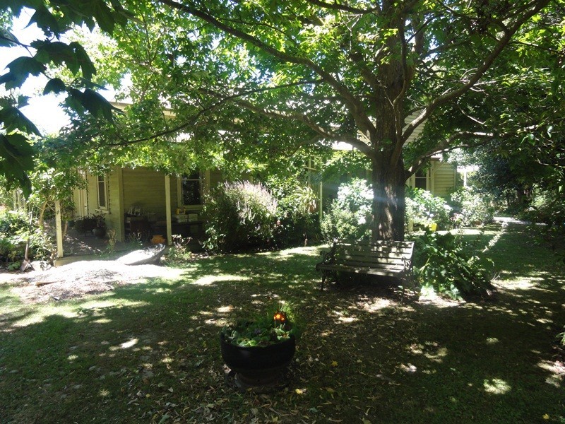 915 Falls Road, Fish Creek VIC 3959