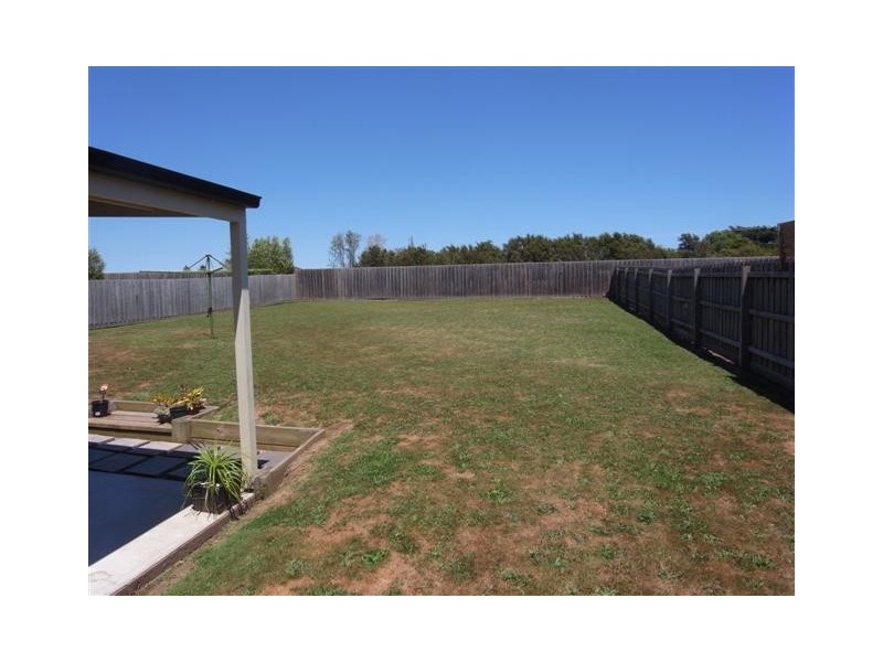106 Longwarry Road, Drouin VIC 3818