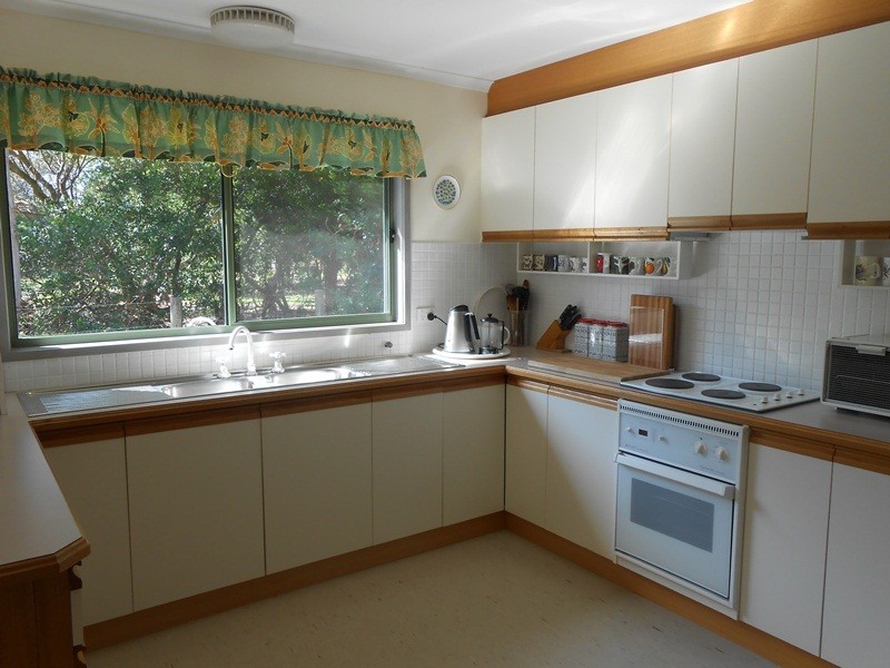 16 Ash Avenue, Sandy Point VIC 3959