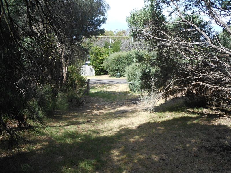 5 Waratah Ave, Sandy Point VIC 3959