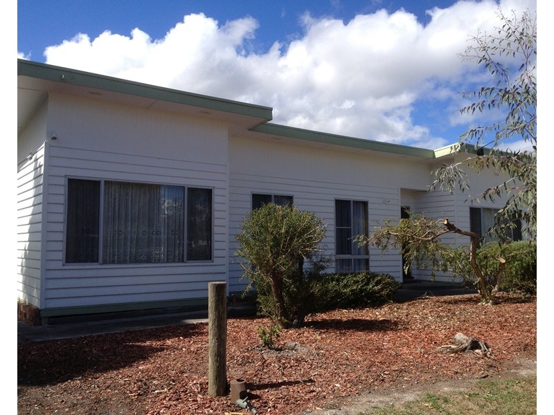 3 Hall Rd, Foster VIC 3960