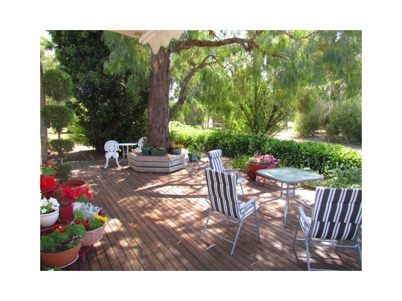 2100 Willow Grove Road, Hill End VIC 3825