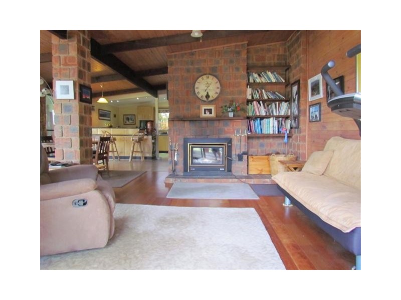 2100 Willow Grove Road, Hill End VIC 3825