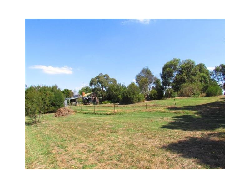 2100 Willow Grove Road, Hill End VIC 3825