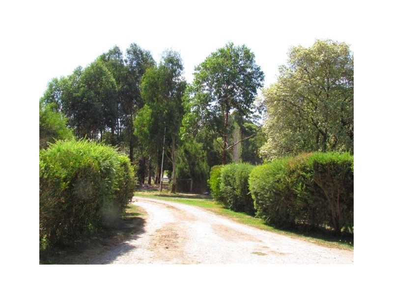 2100 Willow Grove Road, Hill End VIC 3825