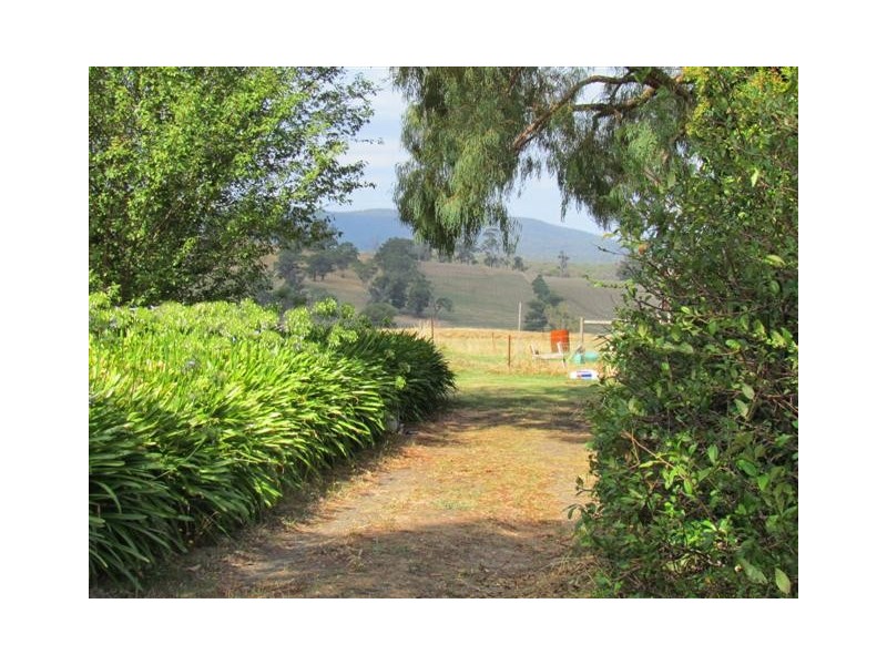 2100 Willow Grove Road, Hill End VIC 3825