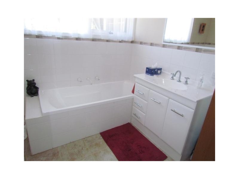 2100 Willow Grove Road, Hill End VIC 3825