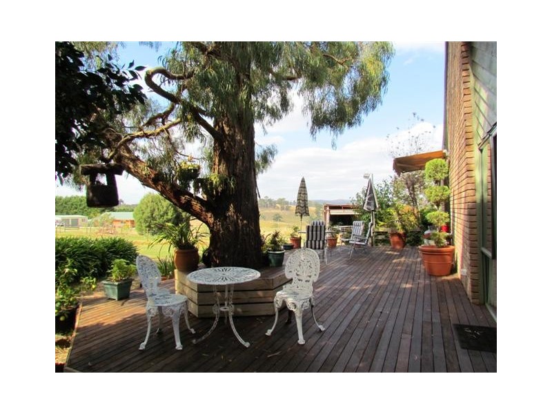 2100 Willow Grove Road, Hill End VIC 3825