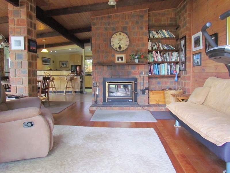 2100 Willow Grove Road, Hill End VIC 3825