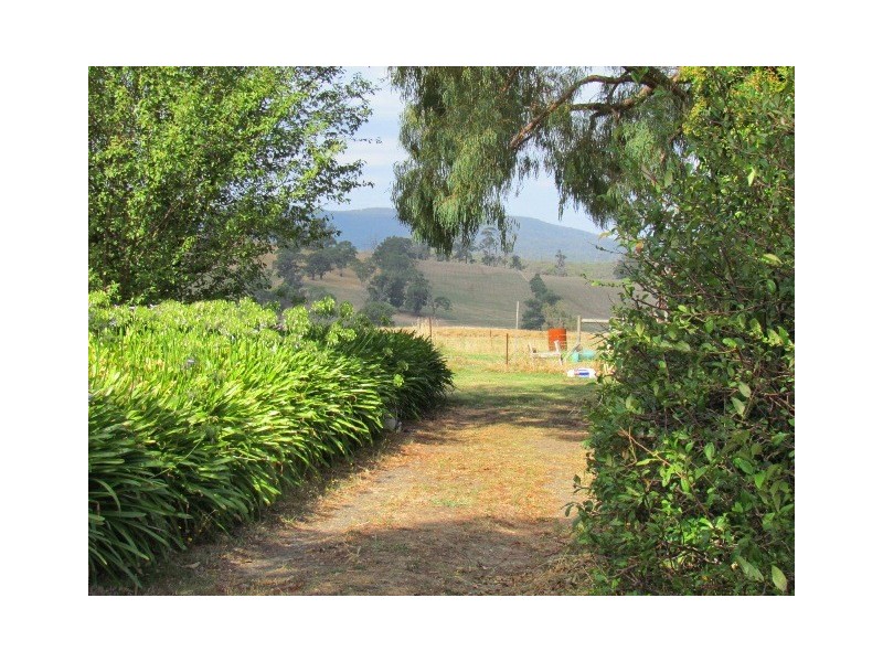 2100 Willow Grove Road, Hill End VIC 3825