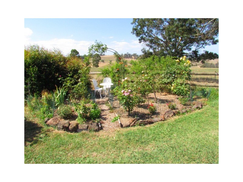 2100 Willow Grove Road, Hill End VIC 3825