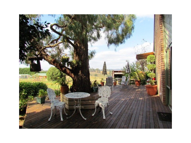 2100 Willow Grove Road, Hill End VIC 3825