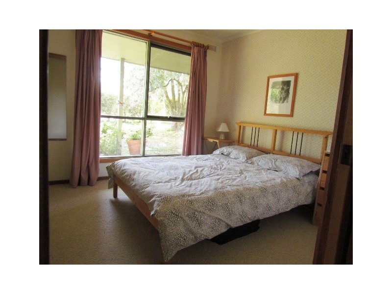 2100 Willow Grove Road, Hill End VIC 3825