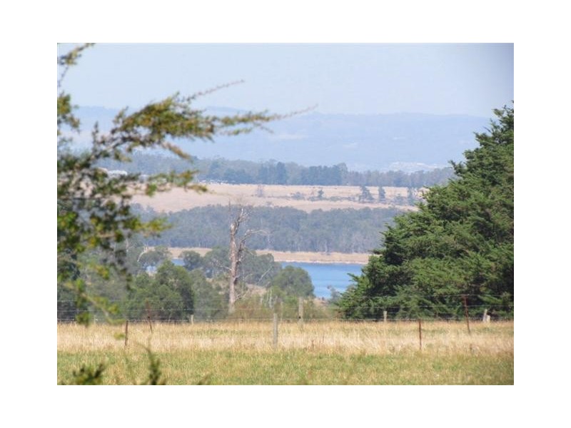 2100 Willow Grove Road, Hill End VIC 3825