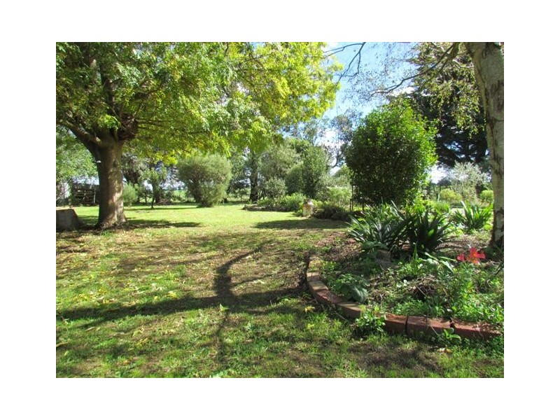 2383 Willow Grove Road, Hill End VIC 3825