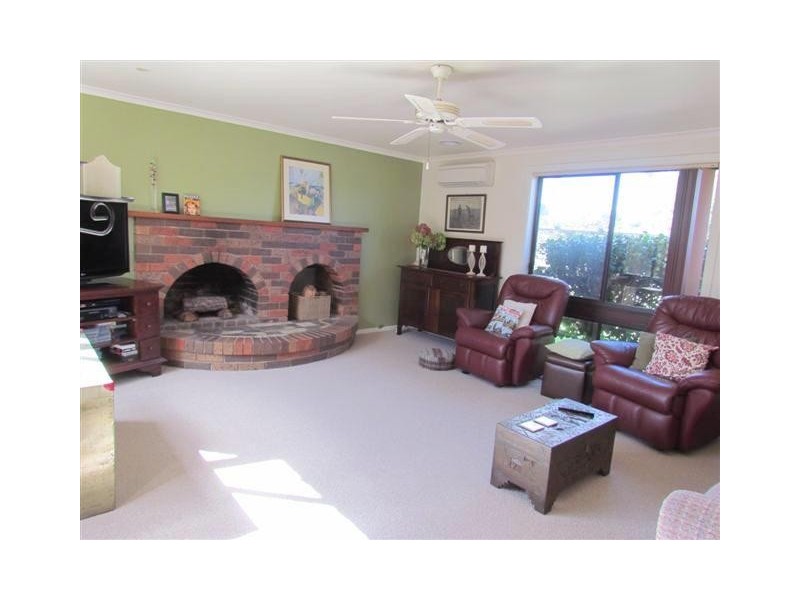 2383 Willow Grove Road, Hill End VIC 3825