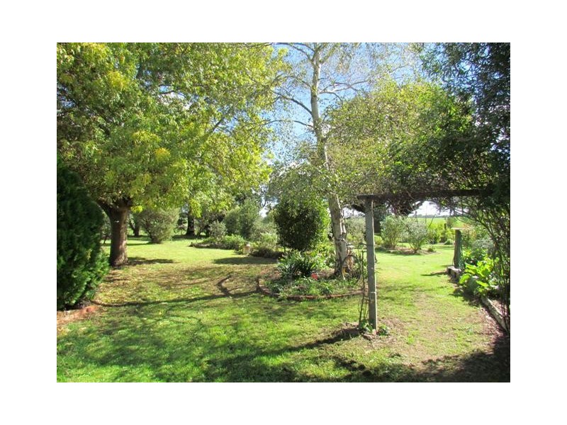 2383 Willow Grove Road, Hill End VIC 3825
