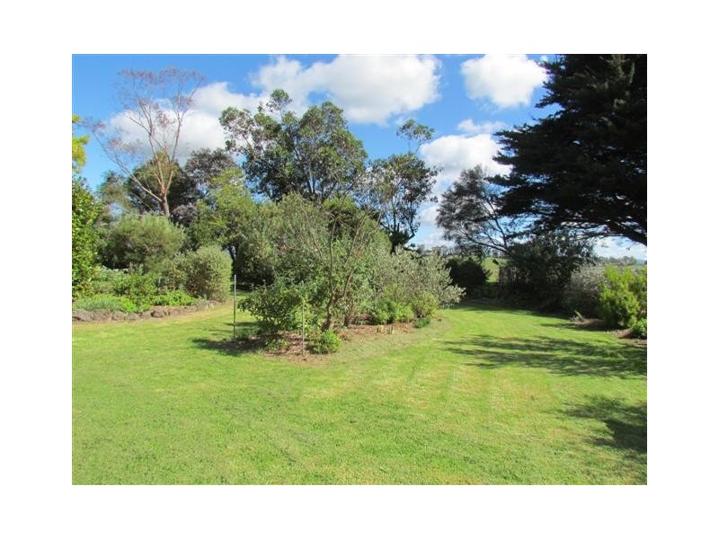 2383 Willow Grove Road, Hill End VIC 3825