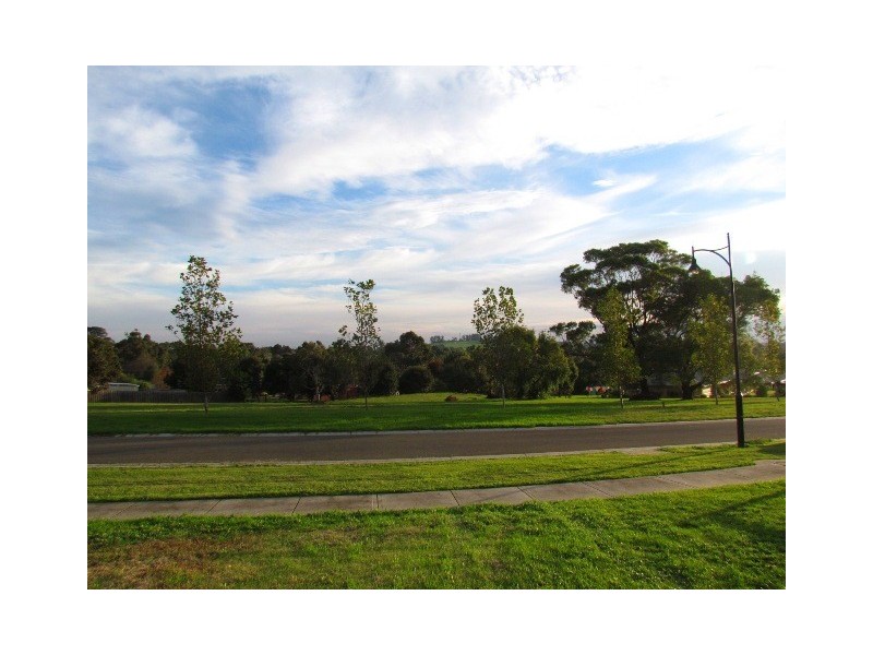 1 Golf View Court, Drouin VIC 3818