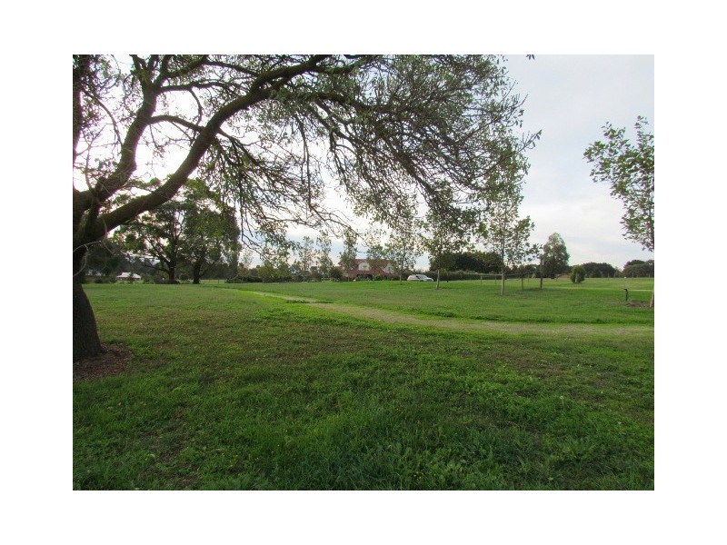 1 Golf View Court, Drouin VIC 3818