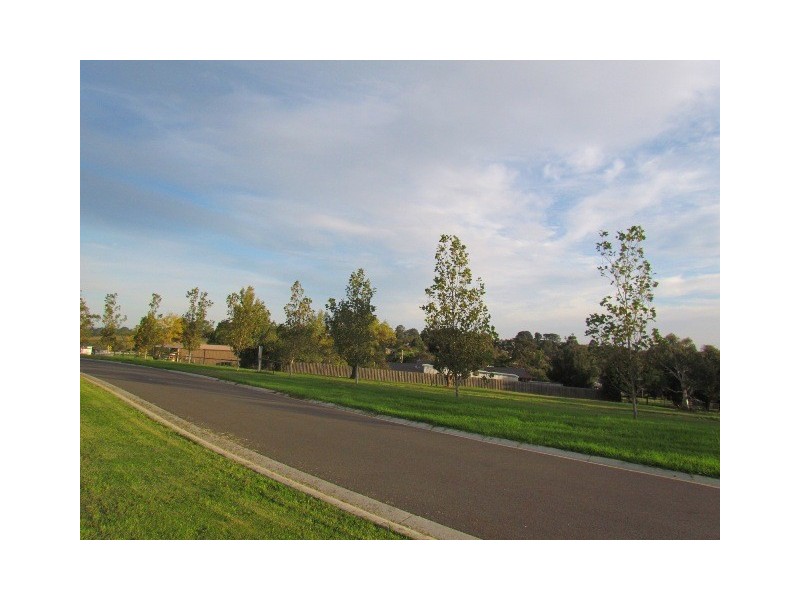 1 Golf View Court, Drouin VIC 3818