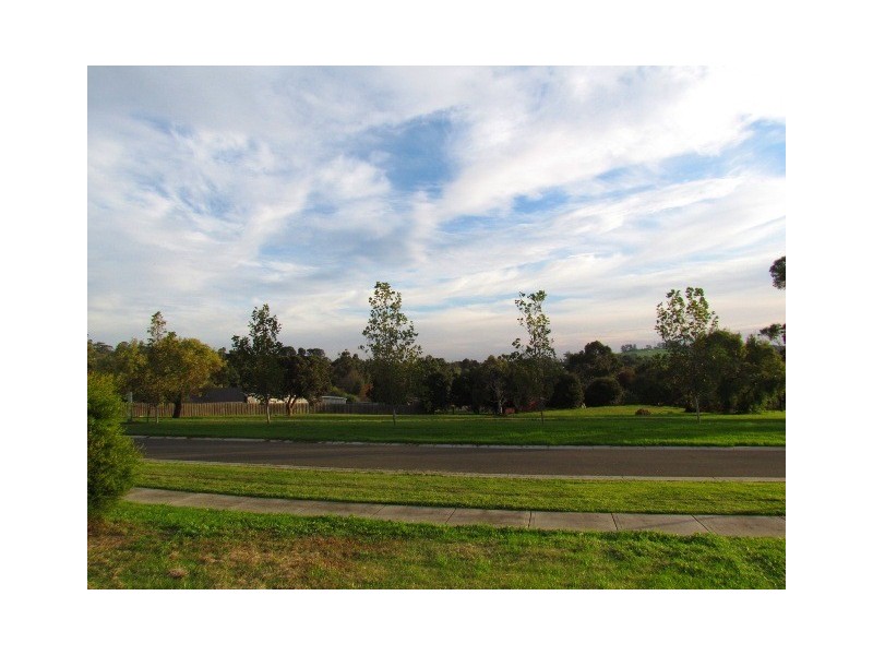 1 Golf View Court, Drouin VIC 3818