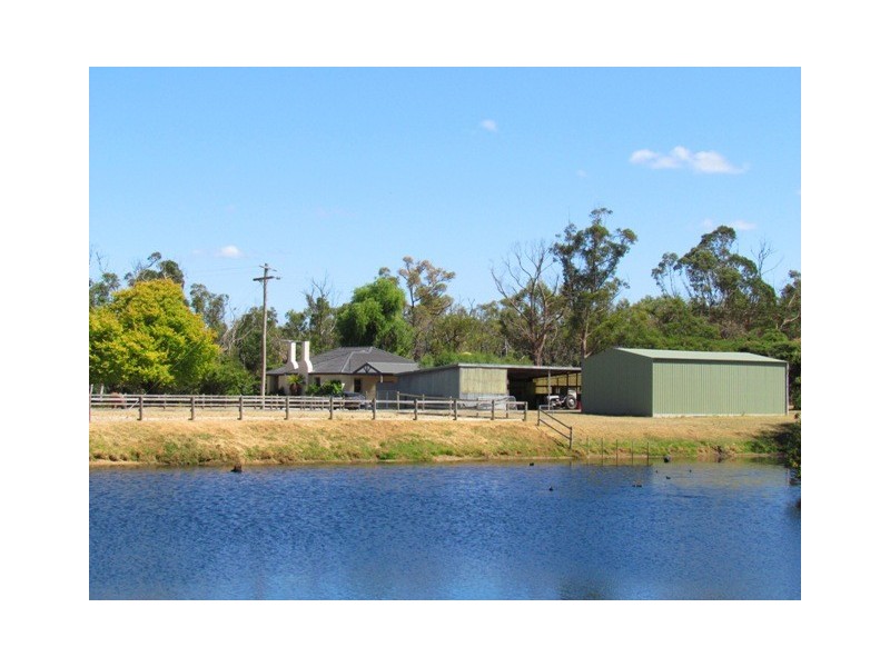 300 Jacksons Track, Labertouche VIC 3816