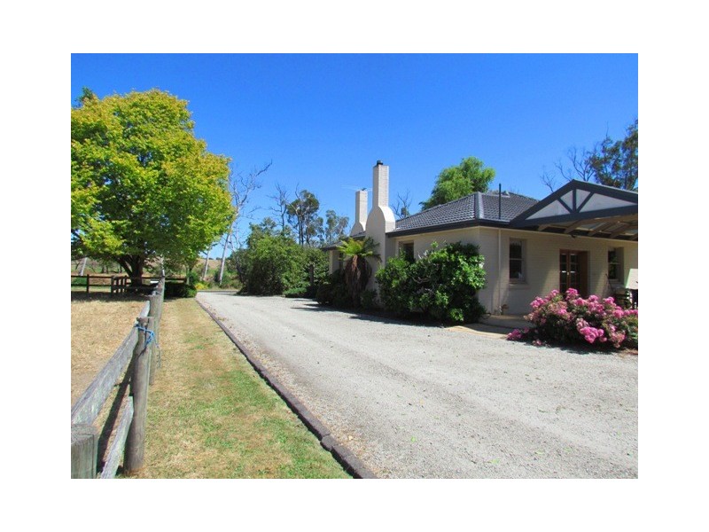 300 Jacksons Track, Labertouche VIC 3816