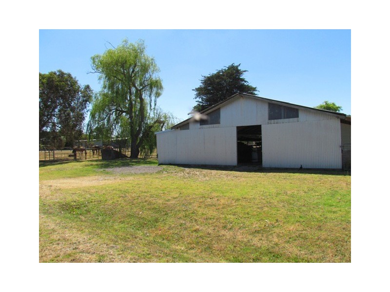 300 Jacksons Track, Labertouche VIC 3816