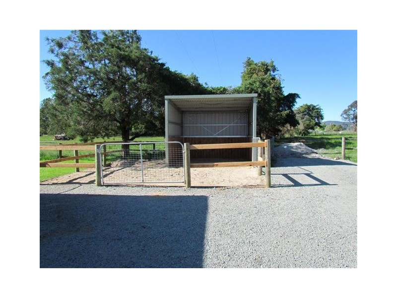 300 Jacksons Track, Labertouche VIC 3816