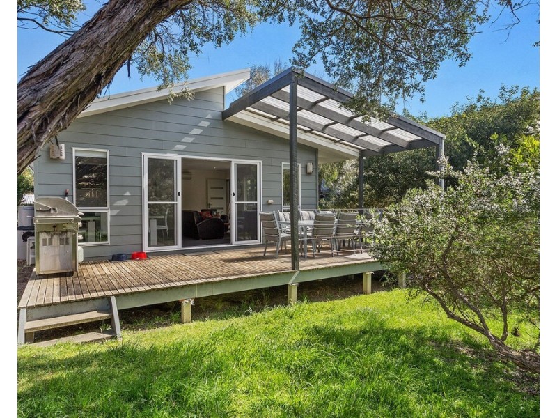 17 Beach Pde, Sandy Point VIC 3959