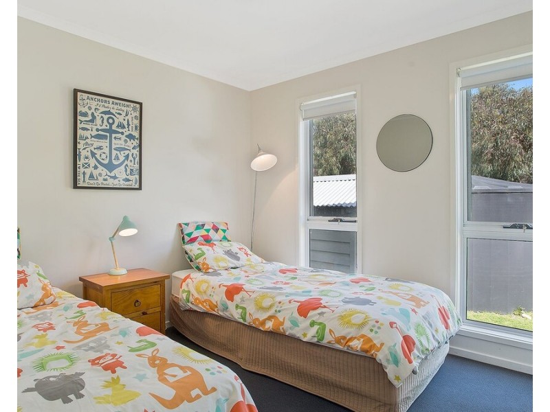 17 Beach Pde, Sandy Point VIC 3959