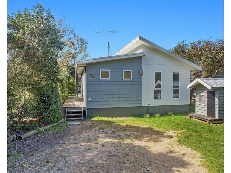 17 Beach Pde, Sandy Point VIC 3959