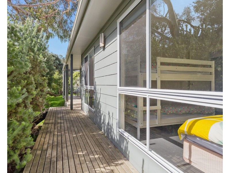 17 Beach Pde, Sandy Point VIC 3959