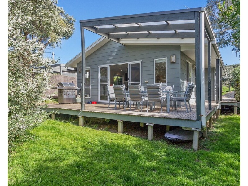 17 Beach Pde, Sandy Point VIC 3959