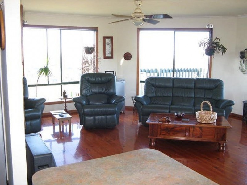 Foster VIC 3960
