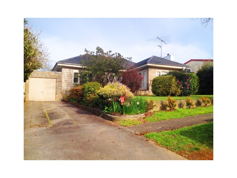 32 Wood Street, Drouin VIC 3818