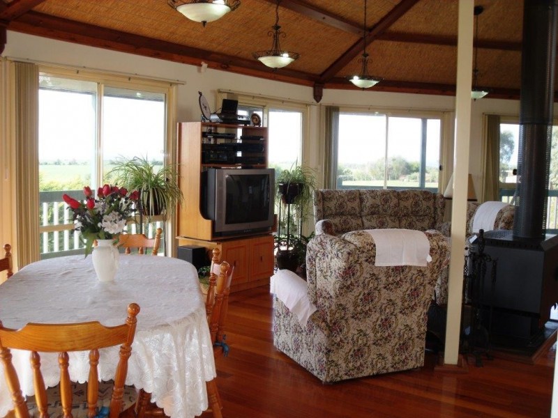 45 Old Hat Rd, Foster VIC 3960