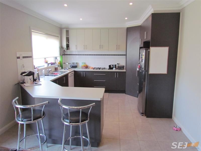 2/5 Lyndhurst Square, Drouin VIC 3818