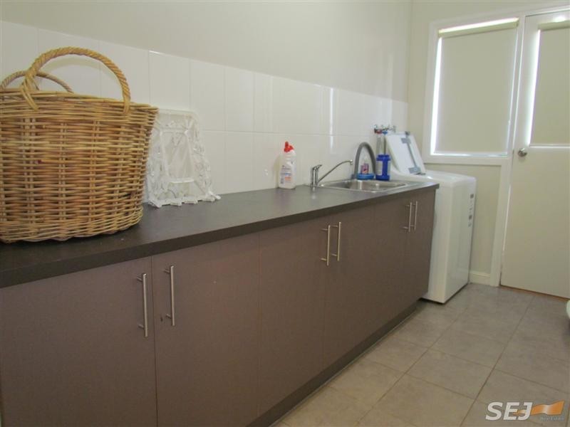 2/5 Lyndhurst Square, Drouin VIC 3818