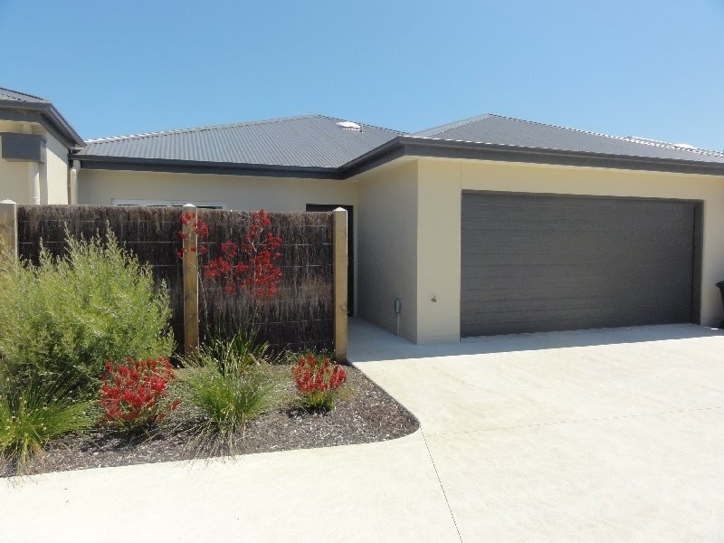 1/94 Station Road, Foster VIC 3960