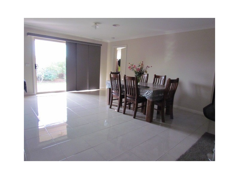 69 Walker Drive, Drouin VIC 3818