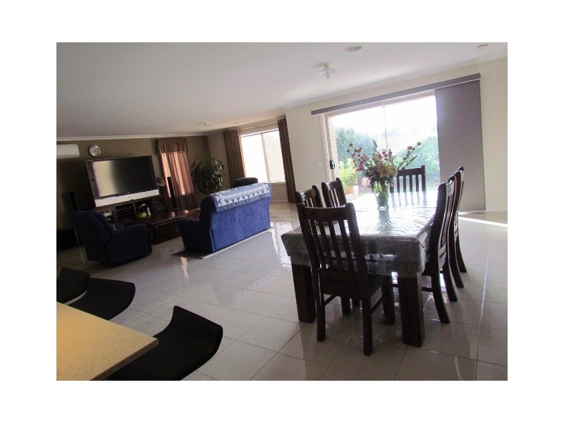 69 Walker Drive, Drouin VIC 3818