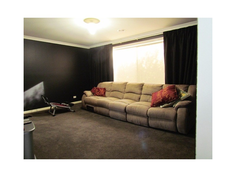 69 Walker Drive, Drouin VIC 3818