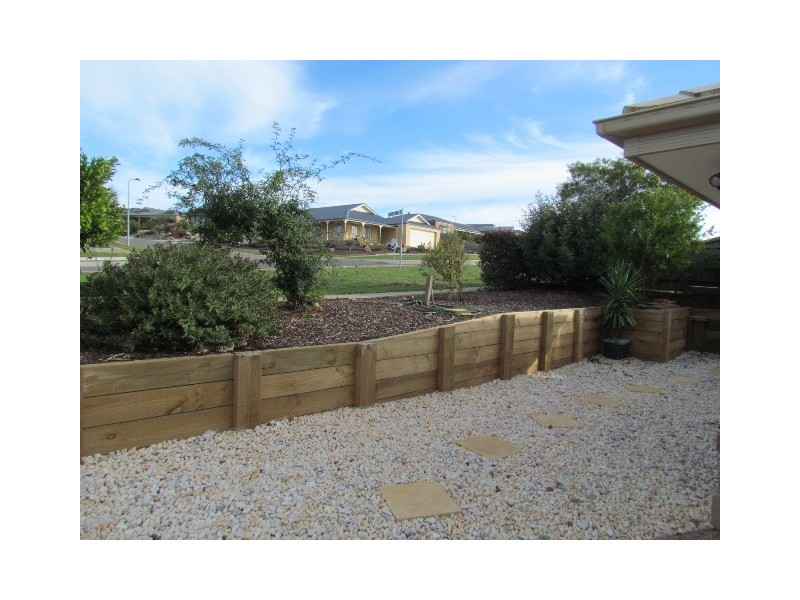 69 Walker Drive, Drouin VIC 3818