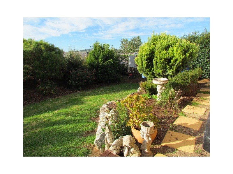 69 Walker Drive, Drouin VIC 3818