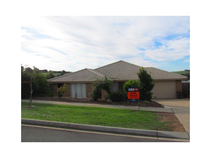 69 Walker Drive, Drouin VIC 3818