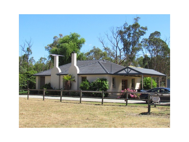 300 Jacksons Track, Labertouche VIC 3816